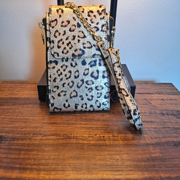 Guang Tong Handbags - 🐆 NWOT-Guang Tong Small Crossbody Purse ♨️Hot Pick🥳